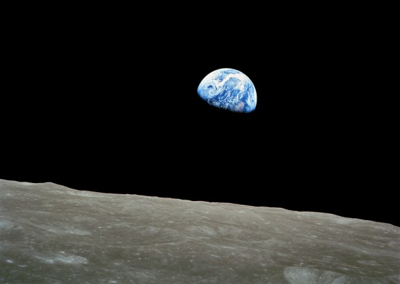NASA-Apollo8-Dec24-Earthrise_crp